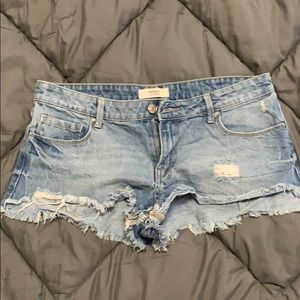 Women’s Forever 21 distressed short shorts